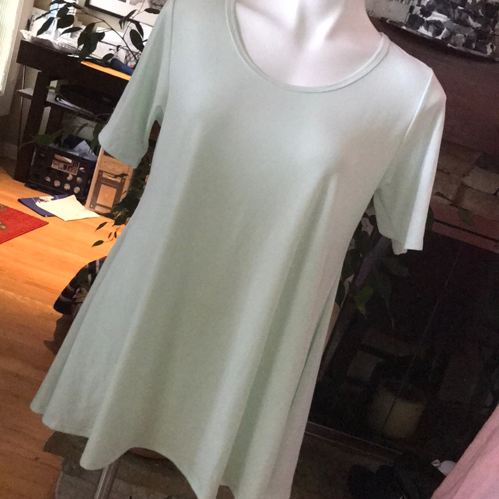 LULAROE perfect tee (S)